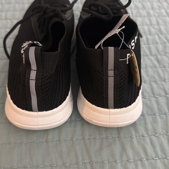 Danskin Black Sneakers with Sleek Design and Comfort - Picture 3 of 4